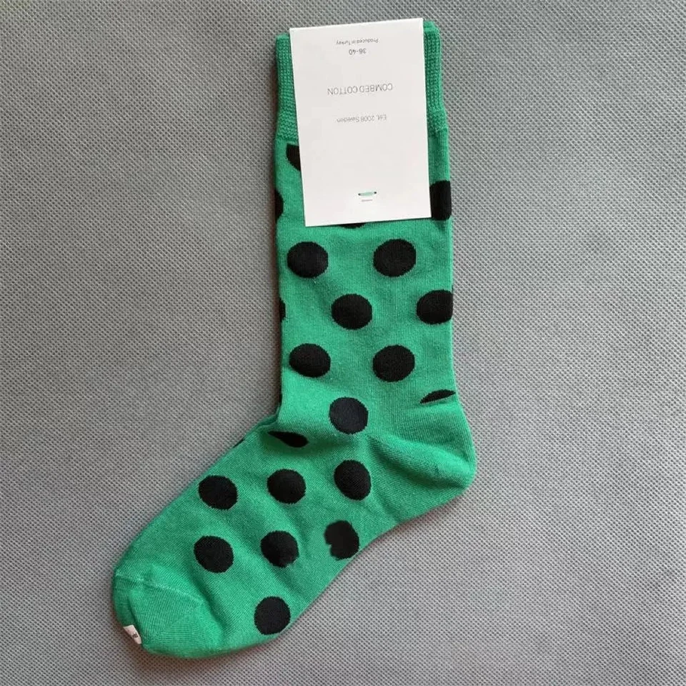 Lindos calcetines de algodón de tubo medio para mujer Foto 1 de 1