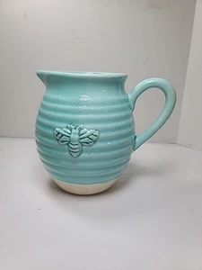 Teleflora Busy Bee Bouquet Pitcher Vase Blue/Green/ Teal Cream 6 Inch Stoneware - Bild 1 von 6