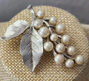 VTG TRIFARI Grape Pin Brooch Cluster Faux Pearls Silver Tone Crown - Picture 1 of 8