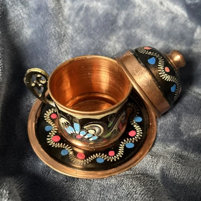 Taza de café turca de cobre con platillo y tapa - Falta inserto de porcelana Foto 1 de 4
