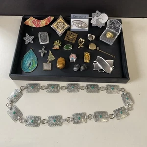 Lote de 23 broches surtidos y otras joyas - Imagen 1 de 14