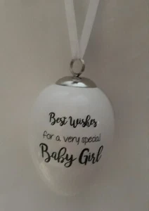 Best Wishes Hanging Ceramic Egg Christmas Decoration - Baby Girl - Bild 1 von 2