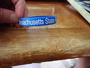 Massachusetts State Police Armband aus Kautschuk 90er Jahre BX V #8 - Bild 1 von 5