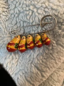 Russian Matryoshka Red Yellow Nesting Doll Safety Pin Charm Brooch Vintage - Picture 1 of 4