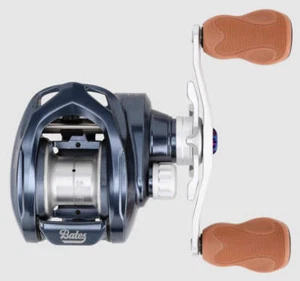 Bates Salty Hundo Baitcastrollen - Bild 1 von 3