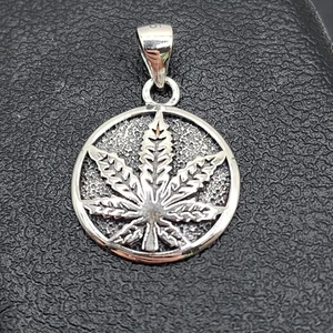 NUEVO Colgante de Plata de Ley 925 - Marihuana Cannabis 17mm Diámetro ~ GRATIS... - Imagen 1 de 7
