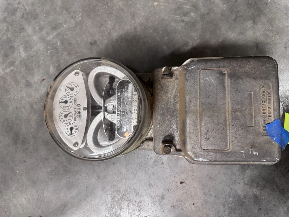 Medidor monofásico de vatio-hora General Electric tipo 1-20-A Foto 1 de 3