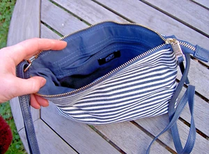SMALL F&F HANDBAG NAVY BLUE WHITE STRIPED HOLIDAY BEACH - Picture 1 of 3