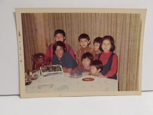 1973 VINTAGE FOUND PHOTOGRAPH COLOR ORIGINAL ART PHOTO FILIPINO BIRTHDAY PARTY - Picture 1 of 4