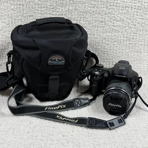 Fujifilm FinePix S2950 Digitalkamera 10,7x optischer Zoom mit Tamrac Kameratasche - Bild 1 von 14