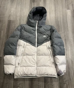 Taglia M - Piumino imbottito Nike Sportswear Storm-FIT bianco grigio tecnico DR9605-084 - Foto 1 di 5