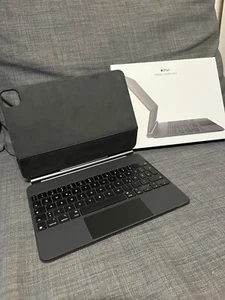 Apple Magic Keyboard für Applei Pad Pro/iPad Air - Schwarz (MXQT2D/A) - Bild 1 von 3