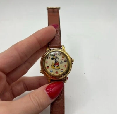 Винтажные музыкальные маленькие мировые часы Lorus Disney с Микки Маусом — требуется аккумулятор - Изображение 1 из 4