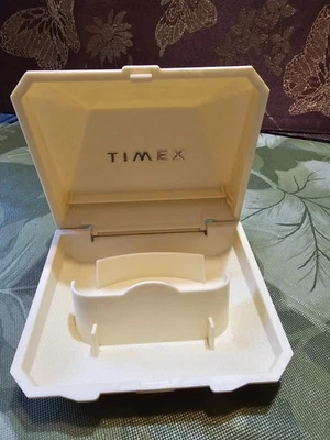 Caja de reloj Timex vintage de plástico marfil con papeleo Timex Foto 1 de 4