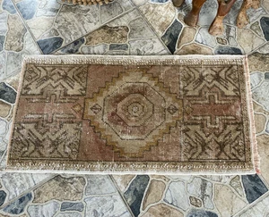 Pre 1980’s ANTIQUE ANATOLIAN FARMHOUSE RUG - GEOMETRIC TRIBAL TURKISH VINTAGE - Picture 1 of 7