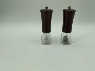 "Molino de pimienta de madera del bosque Cole and Mason Génova 6,5"" de alto" Foto 1 de 4