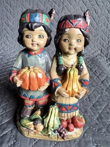 Erntedank Junge Mädchen Indianer Herbst Figur Deko geschnitzt Holzoptik • Hobby Lobby - Bild 1 von 12