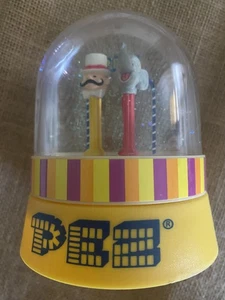 De colección Dispensador Pez Caramelo Plástico Circo Ringmaster Elefante Nieve Globo Cúpula - Imagen 1 de 4