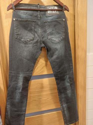 Jeans Dsquared2 taglia 42 vita 72 cm lunghezza interna 75 cm NUOVO