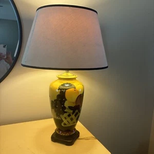 Tischlampe Vintage lasiert Obstmotiv Holzfuß wunderschöne Lampe - Bild 1 von 9
