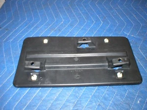 86 87 88 89 90 91 92 Camaro RS Z28 1985 soporte de licencia delantero GM OEM 10189307 - Imagen 1 de 4