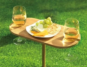 Tovolo Bambú Sostiene 2 Estacas de Tierra Plegable Mesa de Madera y Soporte para Copa de Vino - Imagen 1 de 3