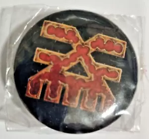 Warhammer 40k Games Workshop Daemons of Chaos Khorne Icon Red on Black Pin Badge - Picture 1 of 1