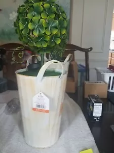 Solar Topiary Ball in Garden Pot upc 093335158423 - Picture 1 of 4