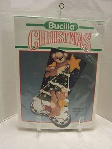 Kit de Medias de Fieltro Navidad Bucilla Vintage Peluches de Recorte # 82608 Años 80 Nuevo de Lote Antiguo - Imagen 1 de 4