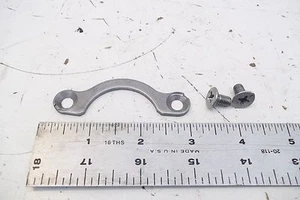 1974 75 HONDA MT125 MT 125 ELSINORE OEM MOTOR RETAINER PLATE HARDWARE - Imagen 1 de 1