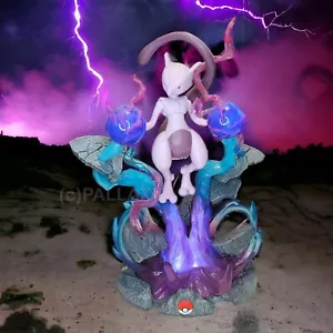 POKÈMON SELECT LIGHT FX MEWTWO DELUXE FIGURE STATUE 1/10 / JAZWARES 2021 - Bild 1 von 3