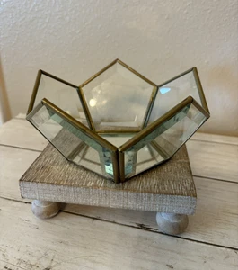 Baratija Flor Espejada Latón y Vidrio Festoneado Cuenco Plato Lados Biselados Joyería - Imagen 1 de 8