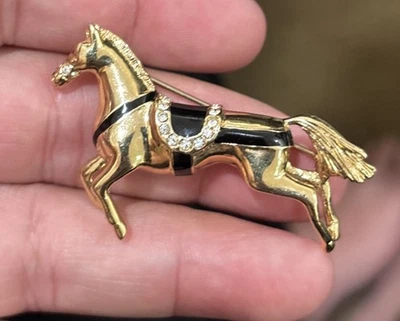 Precioso prendedor de caballo Ciner dorado negro firmado vintage sin firmar Foto 1 de 4