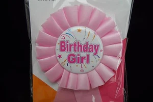BIRTHDAY GIRL PARTY BADGE x 1 with RIBBON ~ PINK, BRAND NEW - Foto 1 di 2
