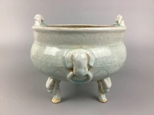 00) 12C Song/Yuan dys, un incensiere 'floreale' intagliato Qingbai 宋/元 湖田窯青白釉刻卉紋香爐 - Foto 1 di 7