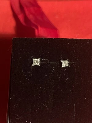 Aretes de diamantes de oro blanco de 14K Foto 1 de 4