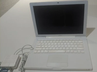 Macbook Mid-2009 MC240LL/A / No HDD / No RAM / Core2 Duo P7450 2.13Ghz / NO POST - Image 1 of 4