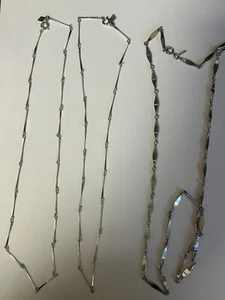 3 signed Vintage Sarah Coventry silver tone necklaces. 1 is 30 in & 2: 20 in. - Picture 1 of 6