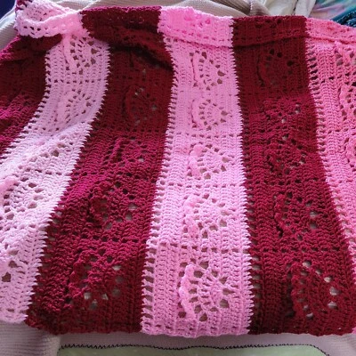 Unique Crocheted Crimson Pink Coral Stripe Fan Design Afghan Blanket 44x57in - Image 1 of 4