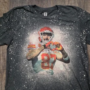 Grey and red graphic tee Chiefs love - Picture 1 of 8