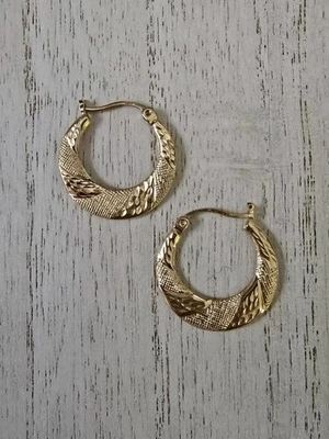 Kay jewelers 10k Yellow Gold Vintage 80s-90s 1" hoop textured Flat earrings - Image 1 of 4