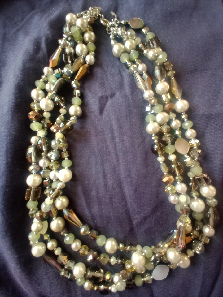 Collar para mujer Ann Taylor Loft con cuentas de cristal Foto 1 de 3