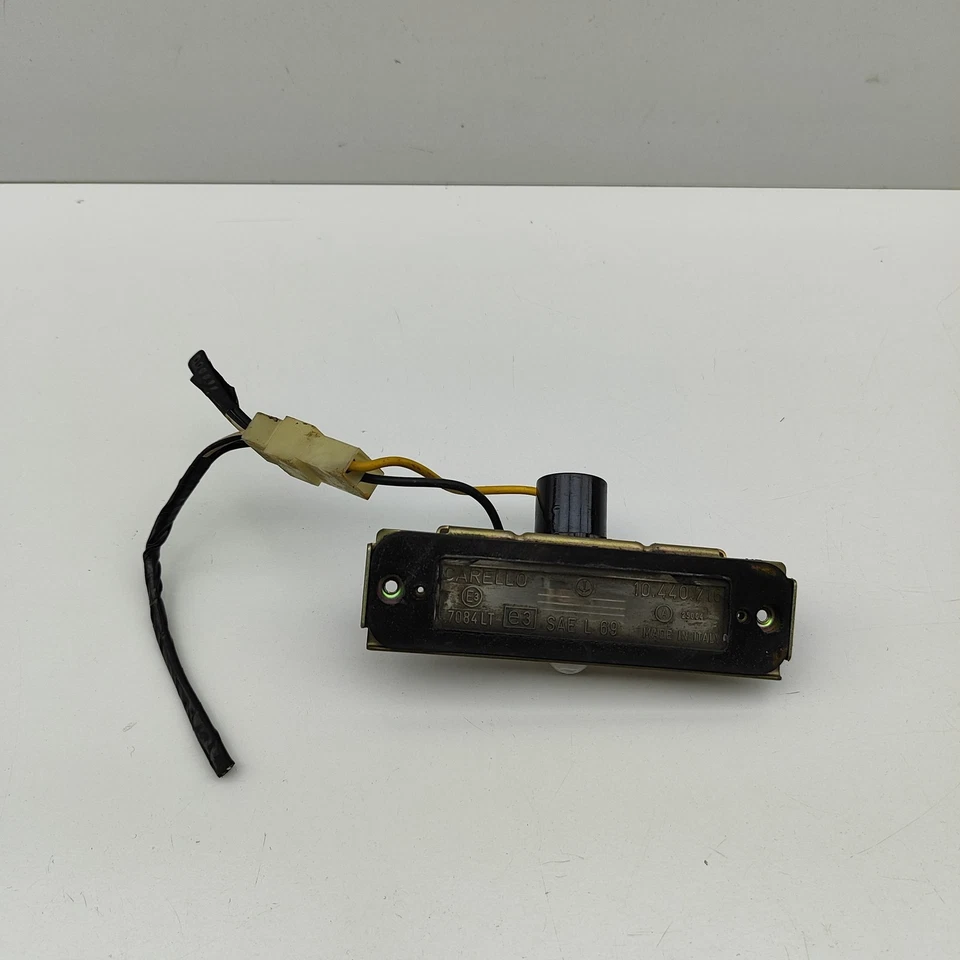 MASERATI 425 Kennzeichenbeleuchtung 30311111 2,8 Benzin 165 kW 1987 32740583 Foto 1 de 4