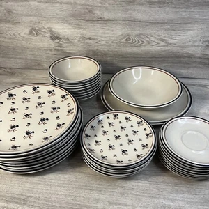 32 Piece Set NEWCOR Stoneware "Cambridge" Regency Japan Blue Floral Vintage VGUC - Picture 1 of 24