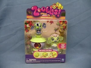 Neu im Karton Spin Master Zoobles Spring to Life Azoozia Collection Edna #093 Raffa #094 - Bild 1 von 2