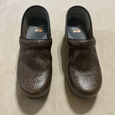 Zuecos para mujer Dansko XP 2.0 41 cuero marrón tooled florales zapatos sin cordones Foto 1 de 4