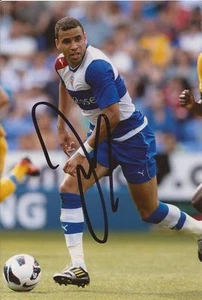 READING: HAL ROBSON-KANU SIGNED 6x4 ACTION PHOTO+COA - Picture 1 of 1