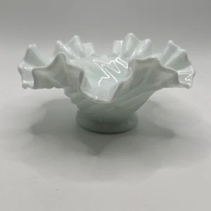 RARO FENTON Doble Vidrio Leche Borde Volantes Tazón Diseño Remolino Tono Azul - Imagen 1 de 12