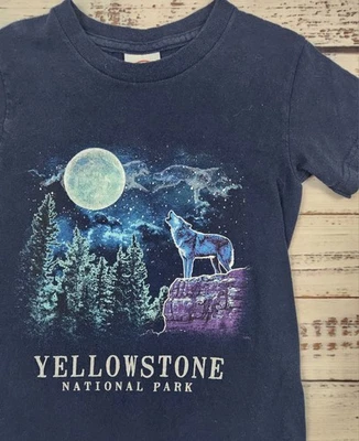 Camiseta De Colección Parque Nacional Yellowstone Wolf Moon Gráfico - Azul Marino Talla 4/5 Foto 1 de 4