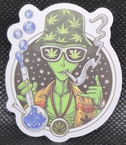 Party Alien Marihuana Gras UFO UAP Aufkleber Sticker ca. 2,25"×1,75" - Bild 1 von 6